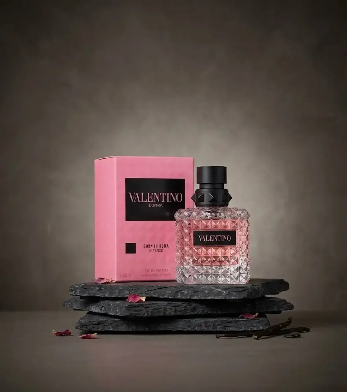 Valentino Valentino Donna Born in Roma Intense